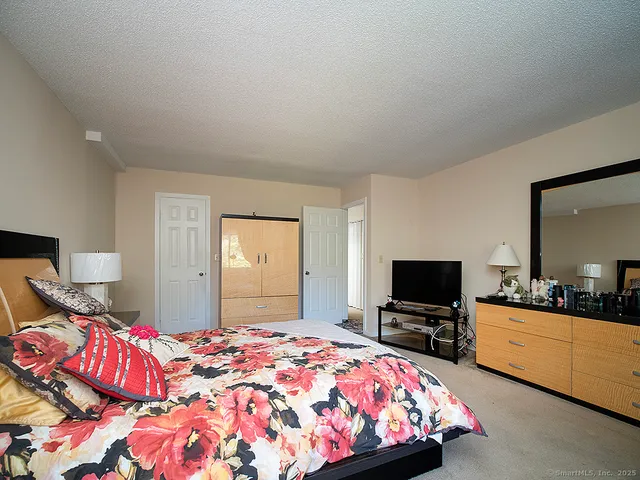 $250,000 | 1410 Whitney Avenue, Unit E2, Hamden, CT 06517