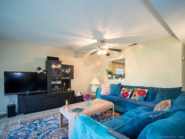 $250,000 | 1410 Whitney Avenue, Unit E2, Hamden, CT 06517