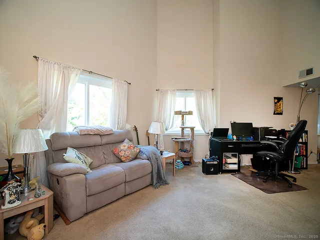 $250,000 | 1410 Whitney Avenue, Unit E2, Hamden, CT 06517