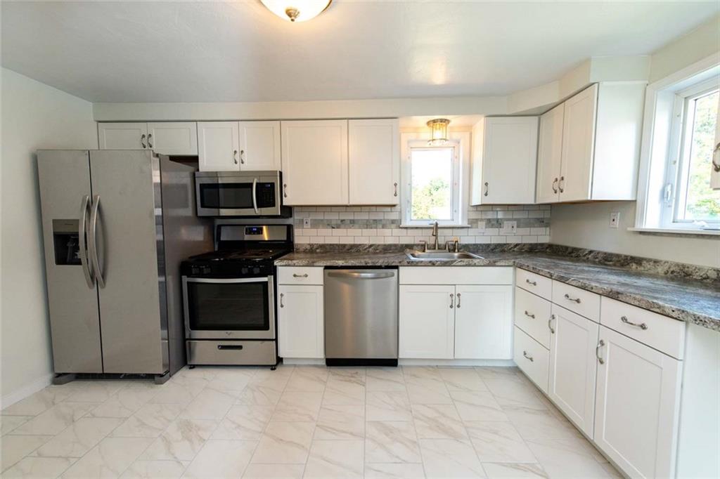 5340 Meadowcrest Road Pittsburgh, PA 15236 - Photo 4 of 22 Gallery Image 4