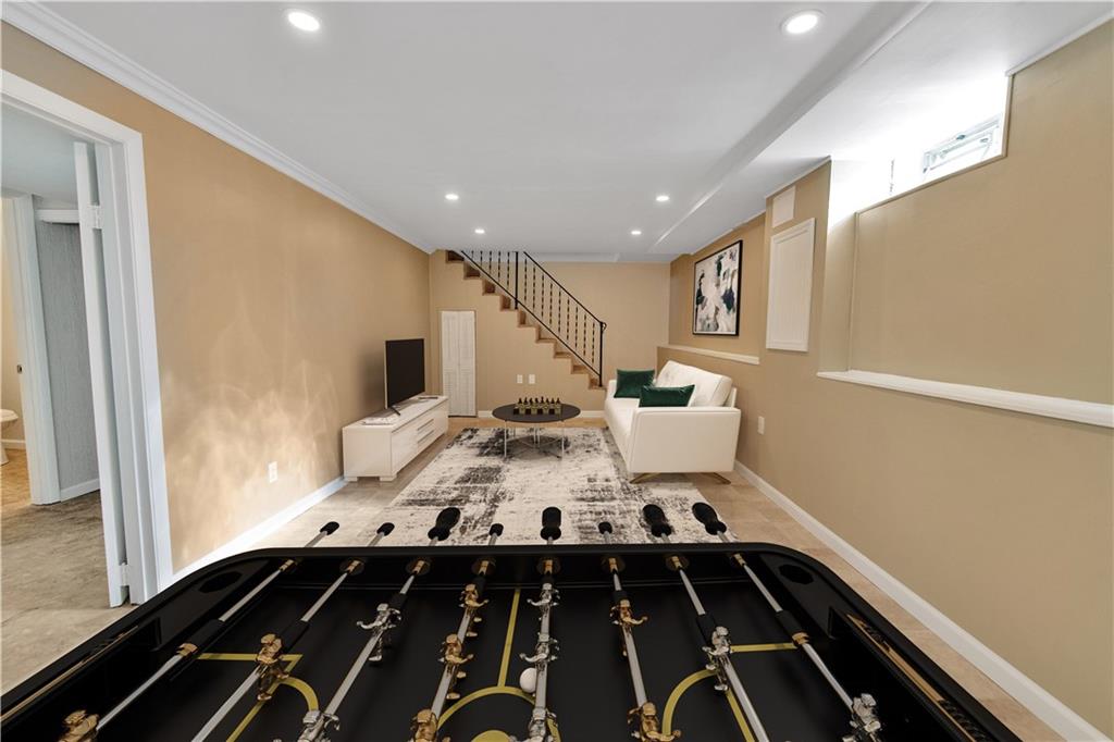 5340 Meadowcrest Road Pittsburgh, PA 15236 - Photo 10 of 22 Gallery Image 10
