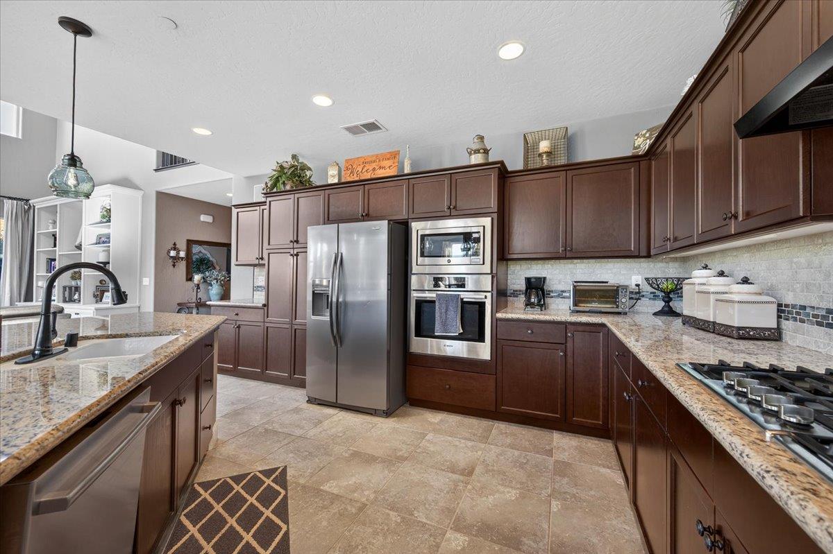 21238 Lago Bello Friant, CA 93626 - Photo 17 of 67