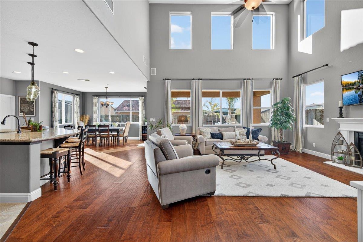 21238 Lago Bello Friant, CA 93626 - Photo 8 of 67