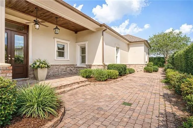 $915,000 | 736 Cottage Lane, Covington, LA 70433