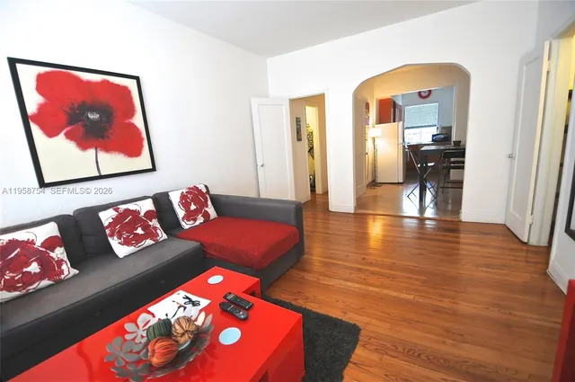 $2,000 | 601 7th Street, Unit 4, Miami Beach, FL 33139