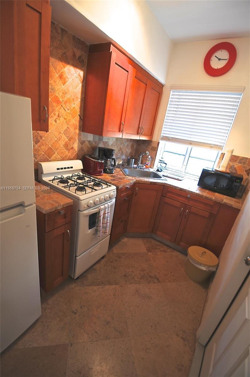 601 7th Street, Unit 4 Miami Beach, FL 33139 - Photo 15 of 16