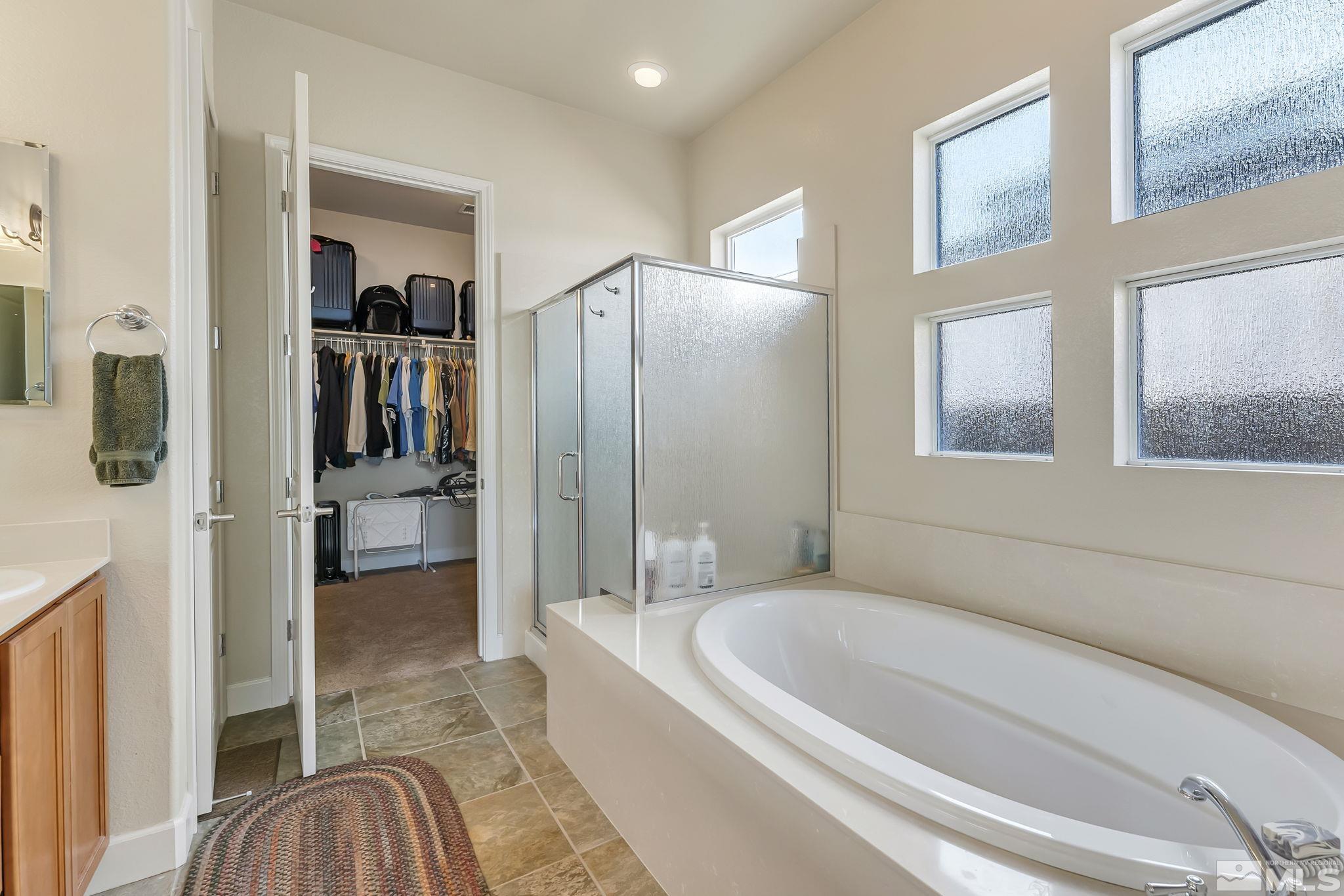 1320 Winterchase Way Reno, NV 89523 - Photo 22 of 37 a spacious bathroom with a bathtub and a shower