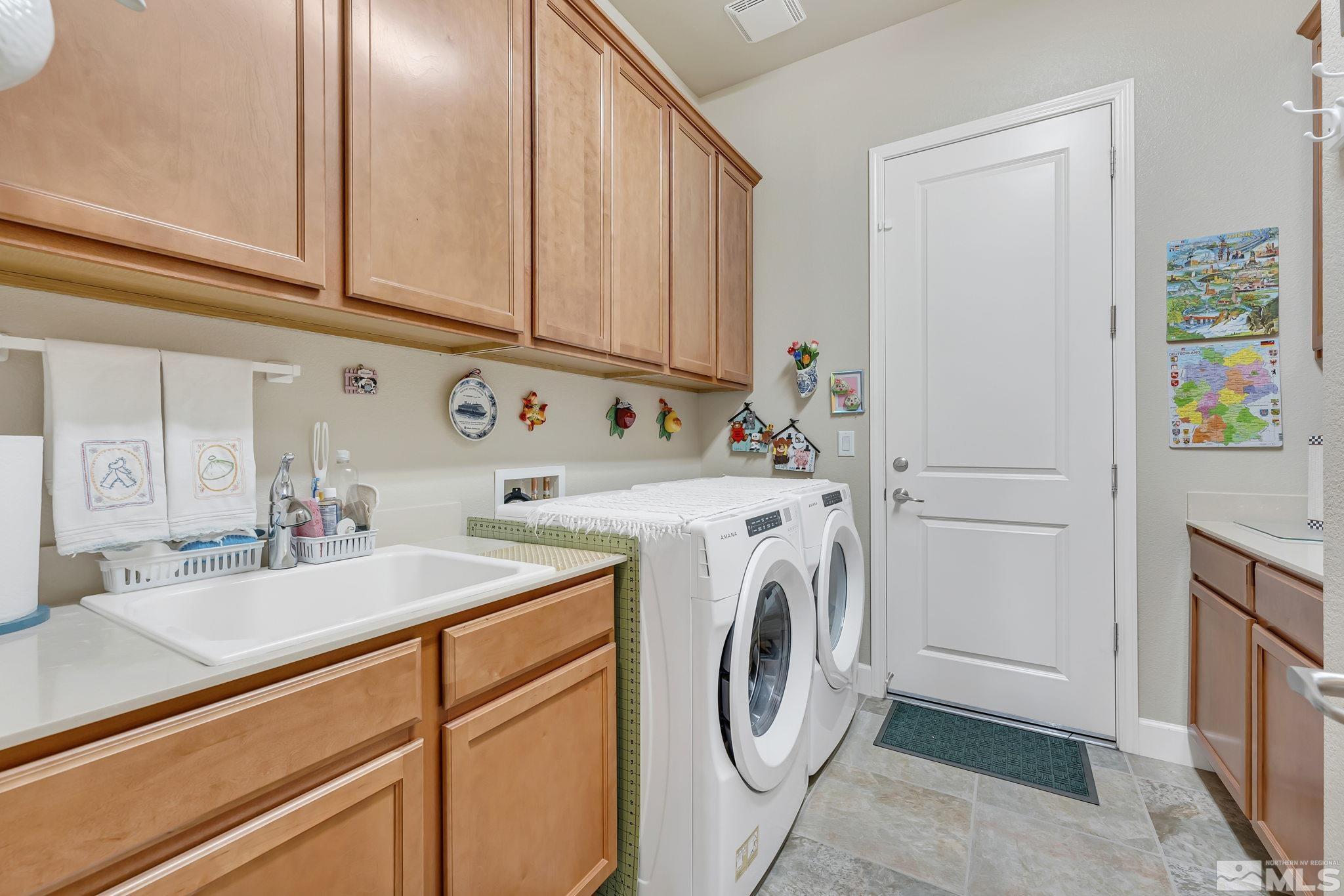 1320 Winterchase Way Reno, NV 89523 - Photo 27 of 37 a utility room with dryer and washer