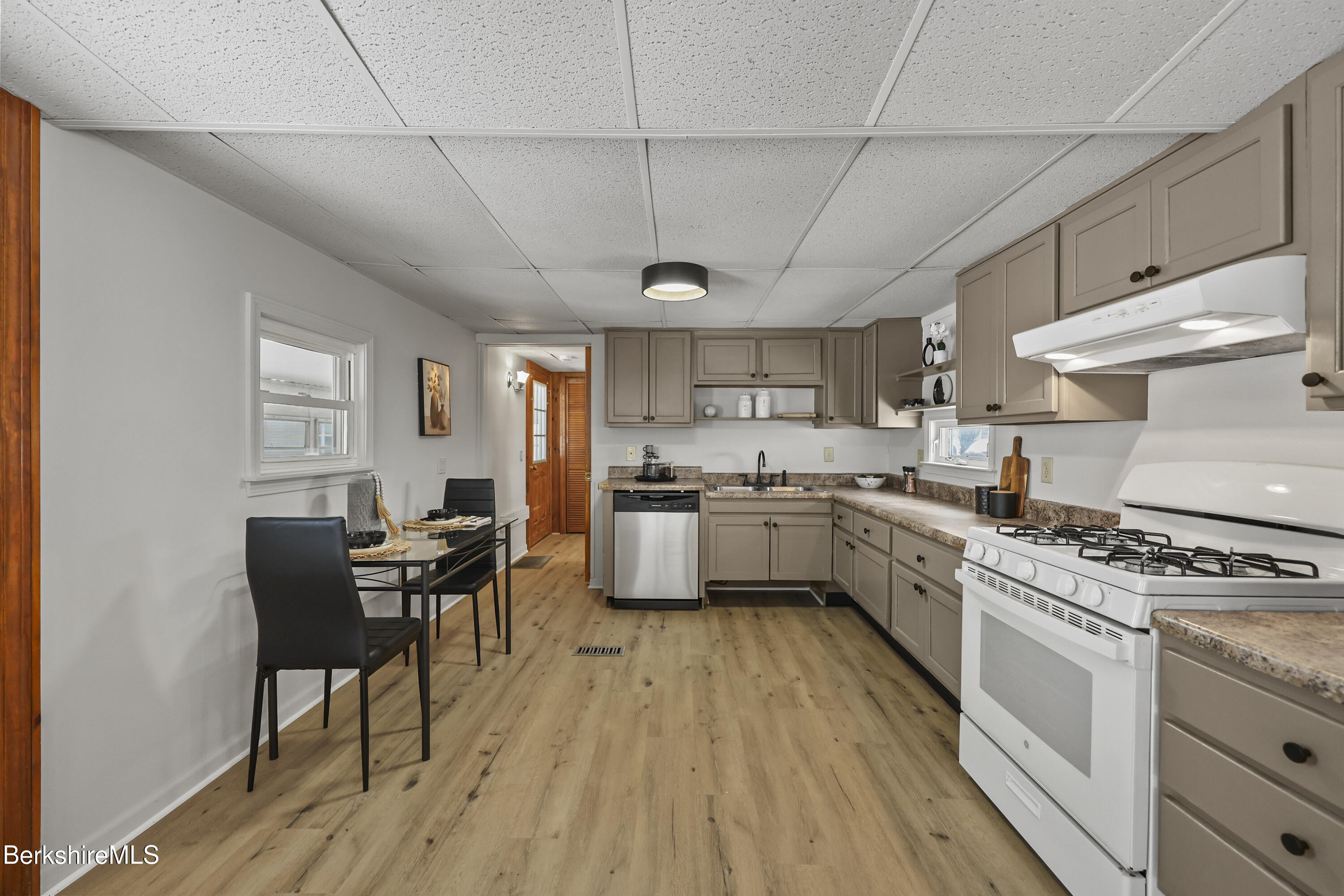 1 Pinnacle Lane Adams, MA 01220 - Photo 12 of 28 Kitchen