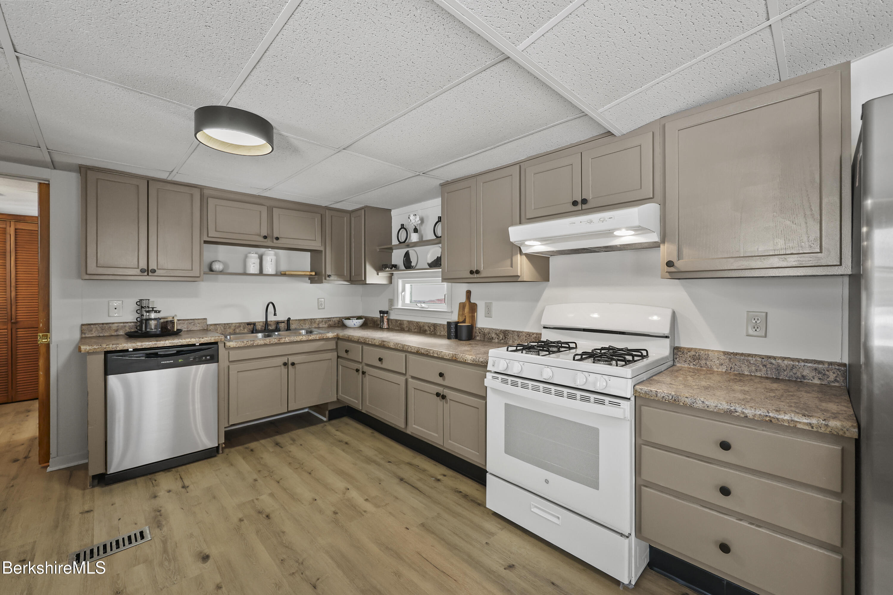 1 Pinnacle Lane Adams, MA 01220 - Photo 16 of 28 Kitchen