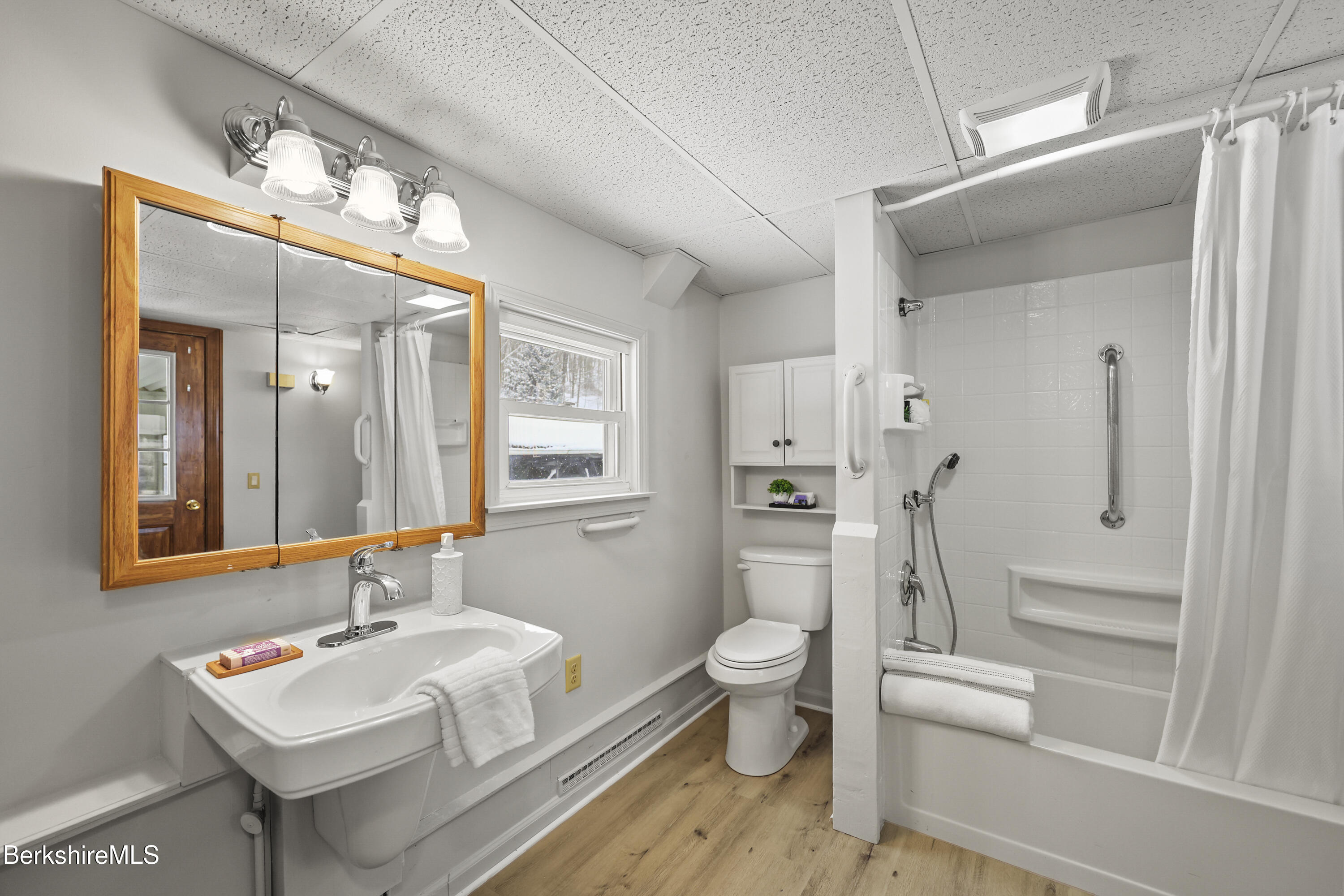 1 Pinnacle Lane Adams, MA 01220 - Photo 23 of 28 Bathroom