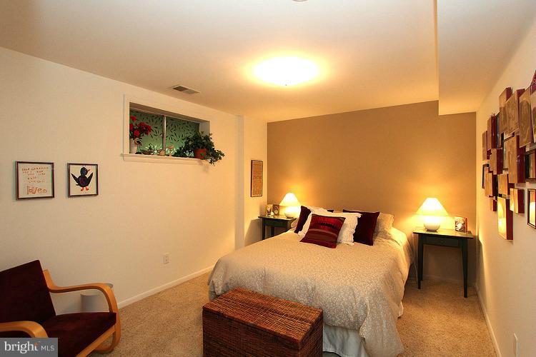 2401 Paddock Lane Reston, VA 20191 - Photo 17 of 30 Bedroom