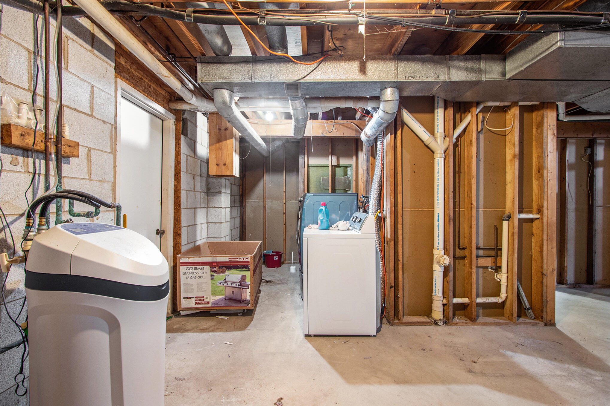 2091 Hidden Valley Drive Crown Point, IN 46307 - Photo 21 of 38 a utility room with dryer and washer