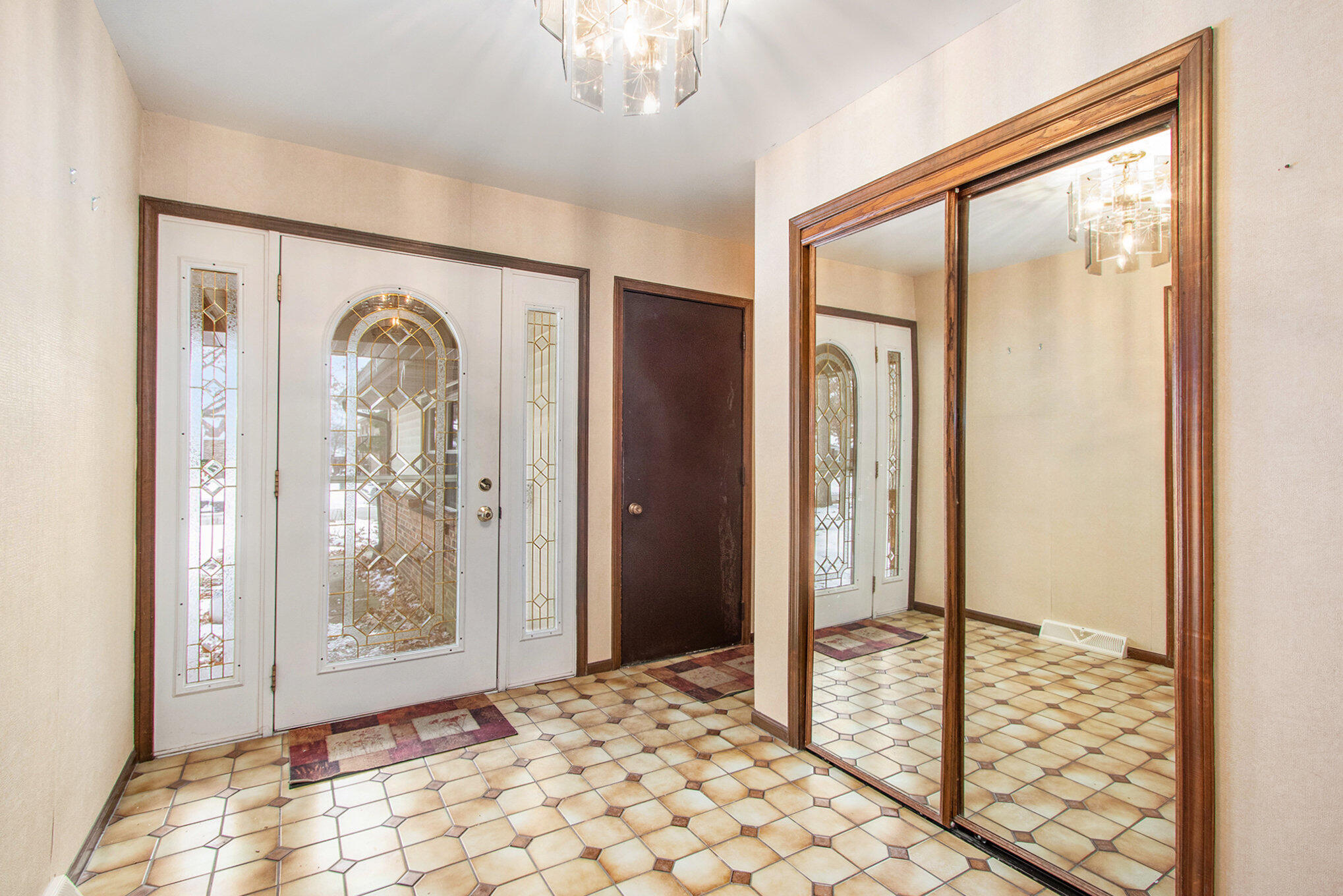 2091 Hidden Valley Drive Crown Point, IN 46307 - Photo 3 of 38