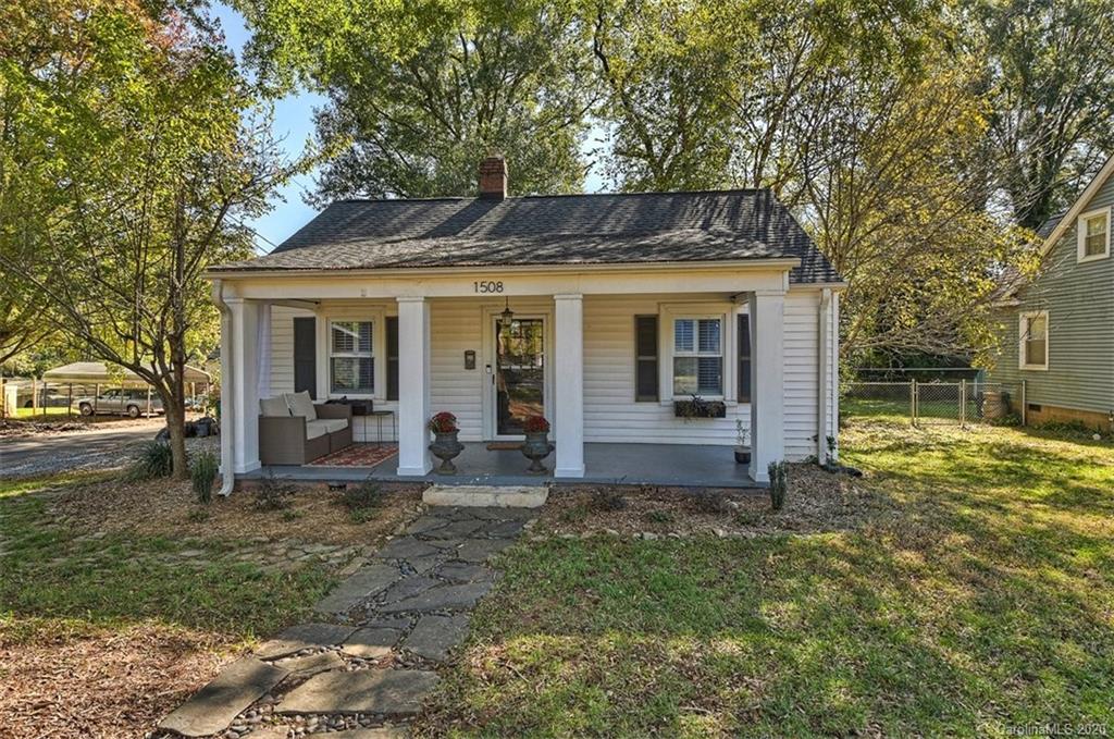 1508 Chippendale Road Charlotte, NC 28205 - Photo 2 of 28 a view of a house with a yard