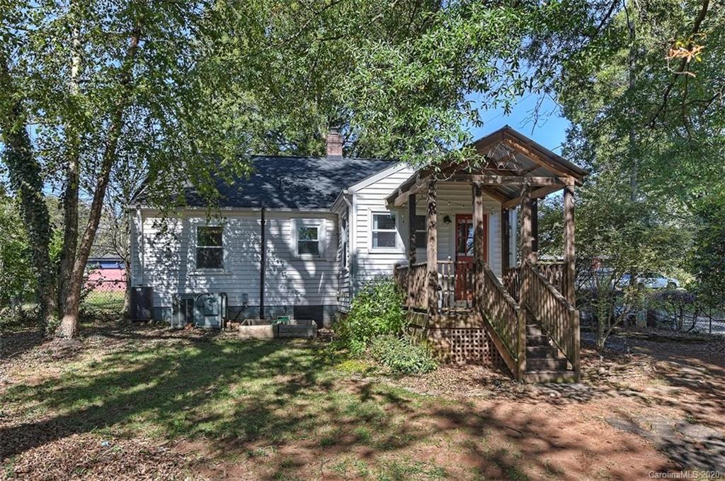 1508 Chippendale Road Charlotte, NC 28205 - Photo 27 of 28 a view of a house with a yard