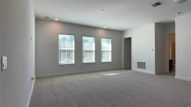 an empty room with windows and pillars in it