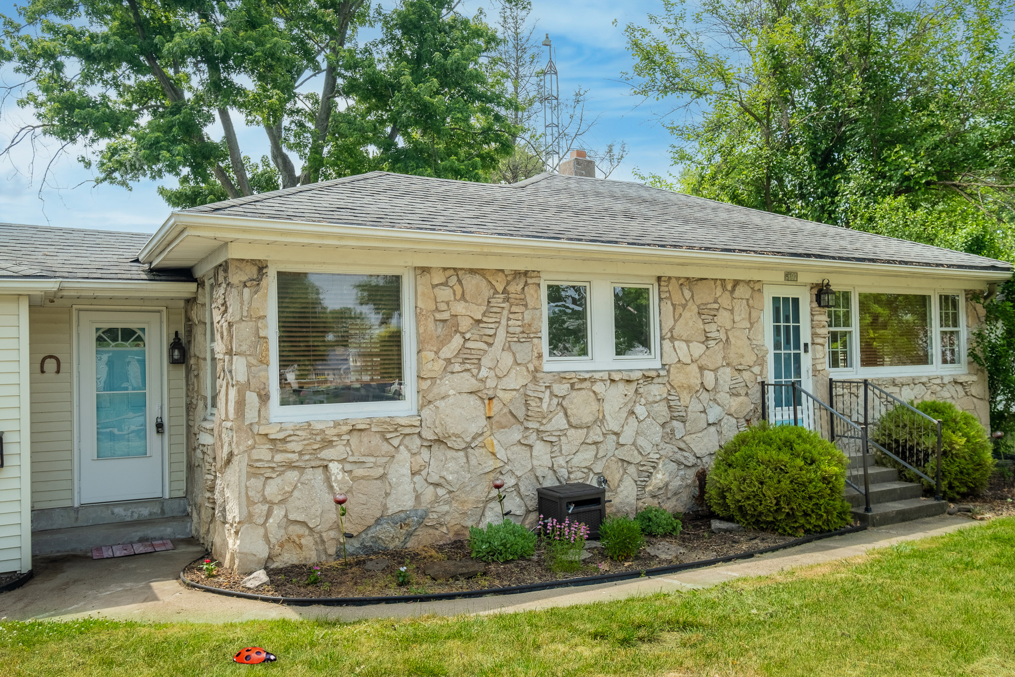 2714 North Marr Road Columbus, IN 47203 - Photo 2 of 25 Gallery Image 2