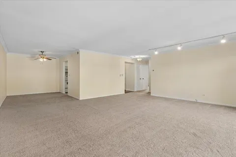 $199,999 | 925 Spring Hill Drive, Unit 102, Northbrook, IL 60062