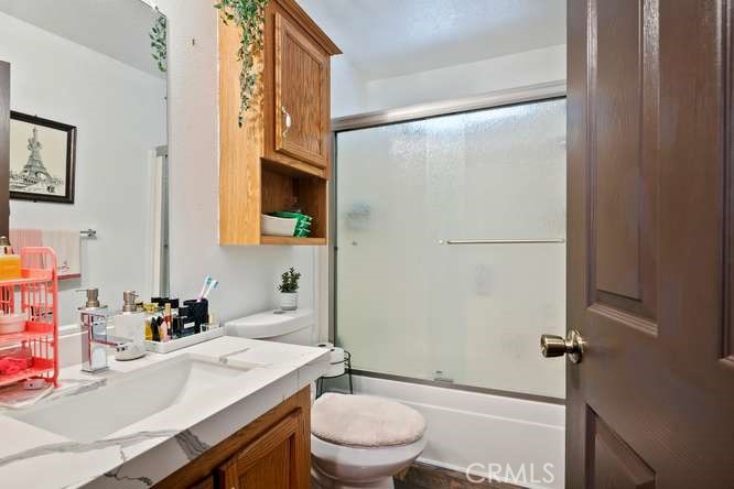 1550 Rory Simi Valley, Unit 216 Simi Valley, CA 93063 - Photo 25 of 46 Bathroom 2