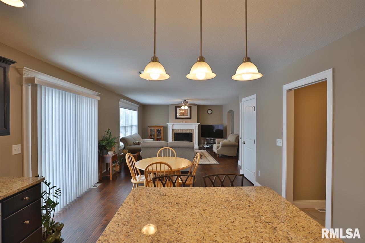 2116 West Geneva Road Peoria, IL 61615 - Photo 13 of 28