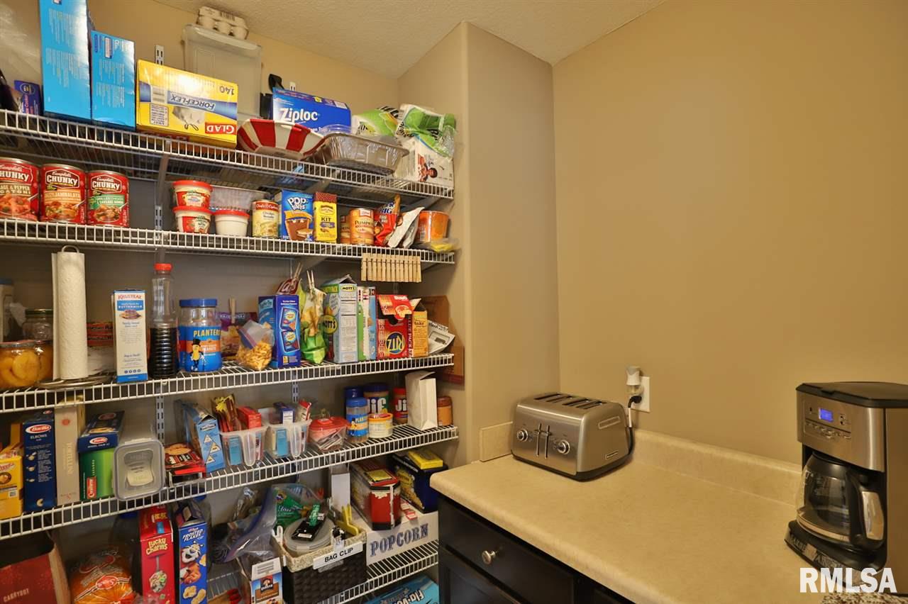 2116 West Geneva Road Peoria, IL 61615 - Photo 15 of 28