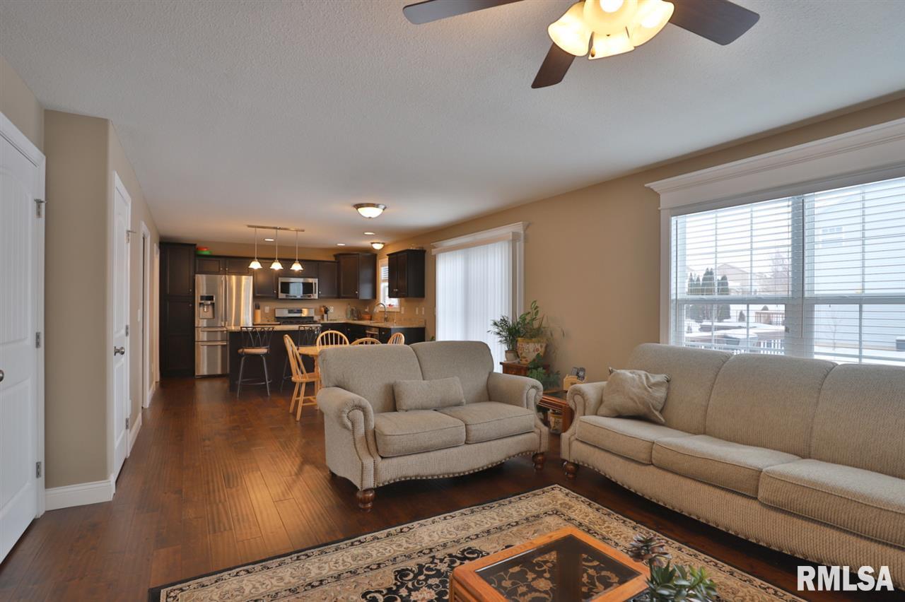 2116 West Geneva Road Peoria, IL 61615 - Photo 9 of 28