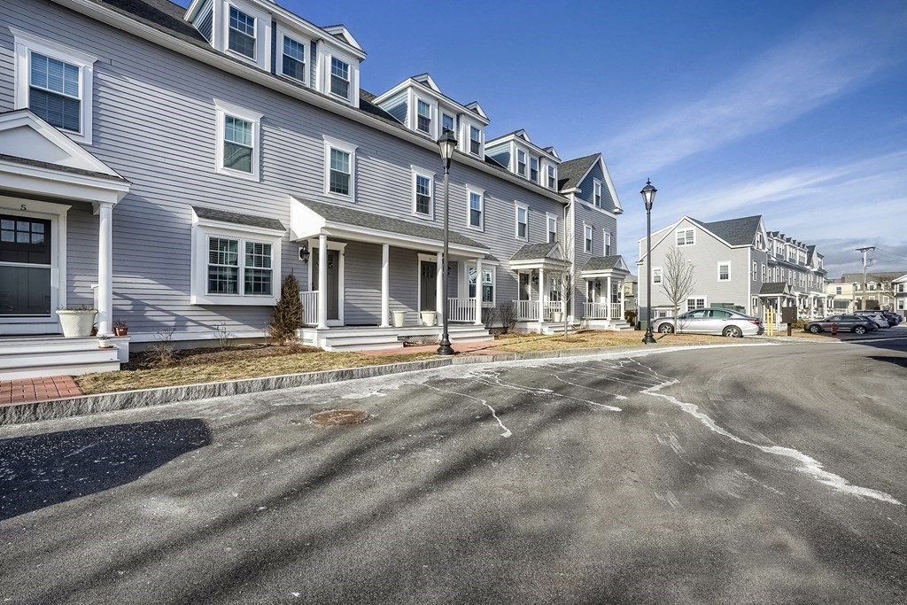 12 South Mason Street, Unit 3 Salem, MA 01970 - Photo 28 of 35 a view of a building with a street