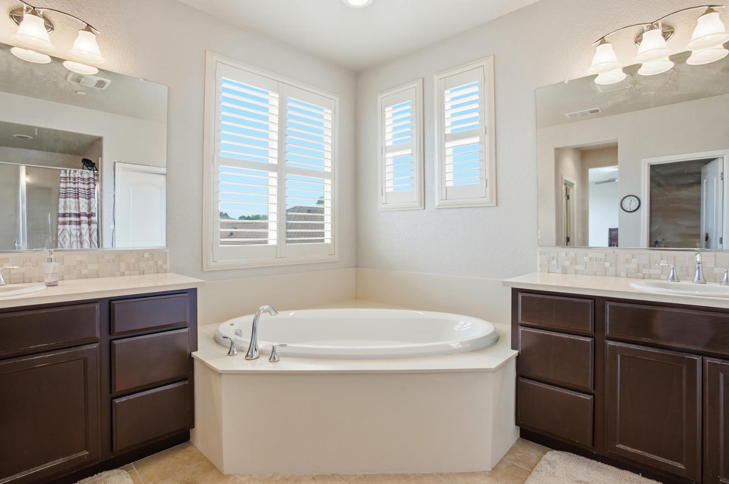 9729 Allen Ranch Way Elk Grove, CA 95757 - Photo 26 of 36 a bathroom with a tub sink and mirror