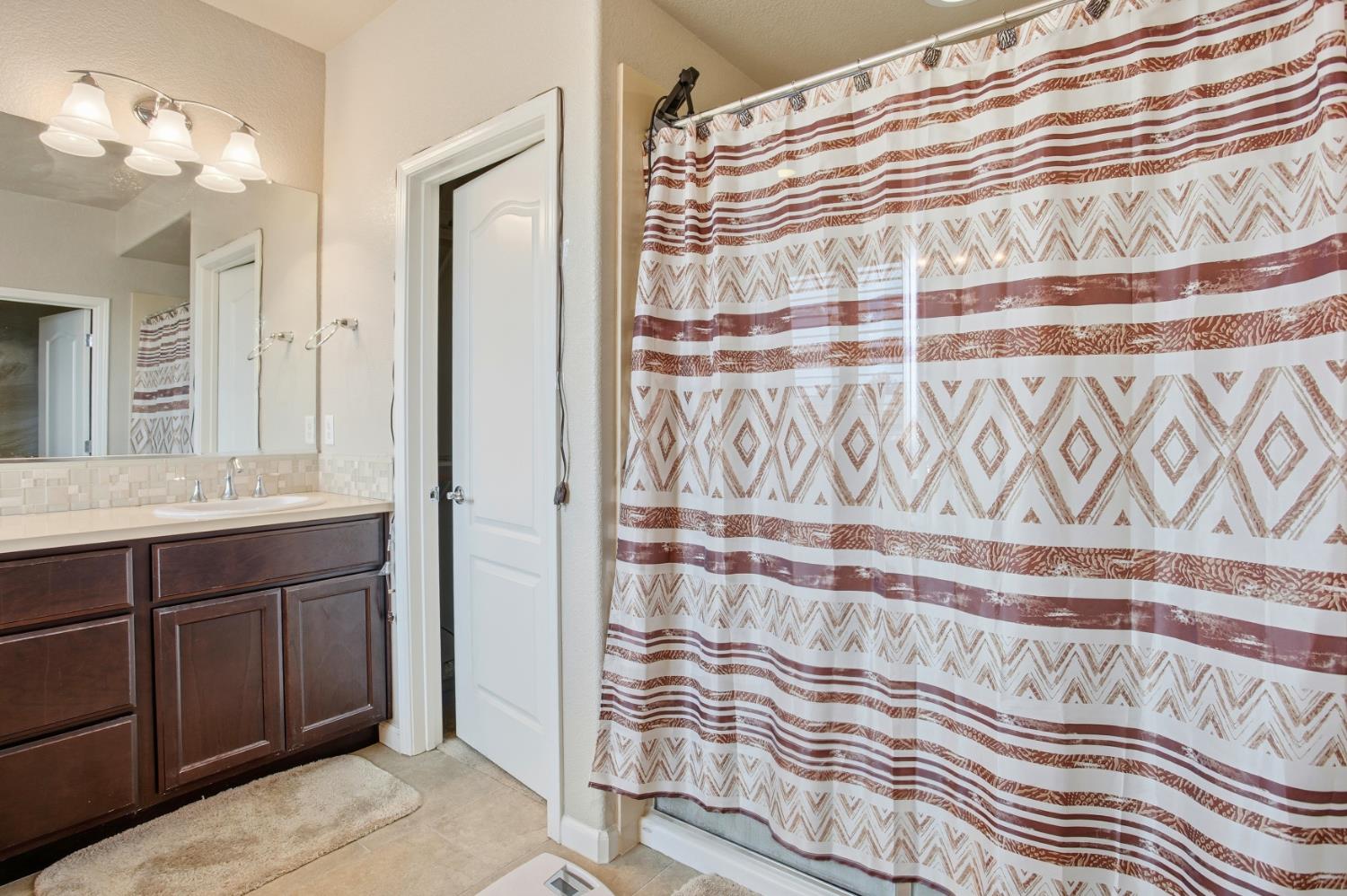 9729 Allen Ranch Way Elk Grove, CA 95757 - Photo 27 of 36 a bathroom with a sink and a mirror