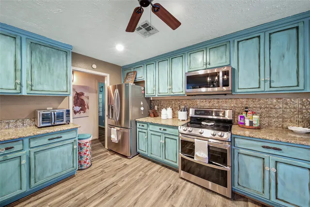 $725,000 | 757 Big Woods Road, New Waverly, TX 77358