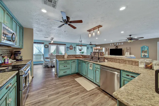 $725,000 | 757 Big Woods Road, New Waverly, TX 77358