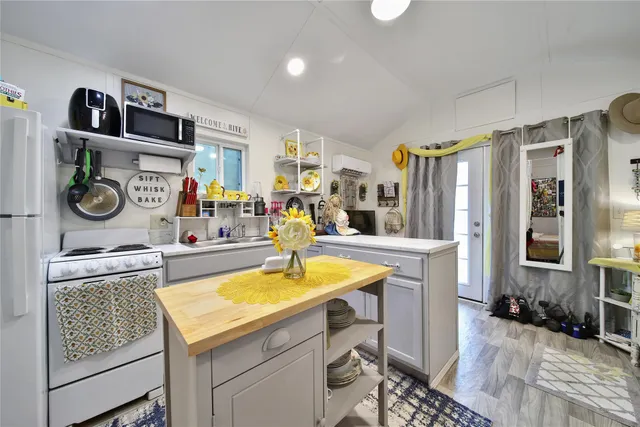 $725,000 | 757 Big Woods Road, New Waverly, TX 77358