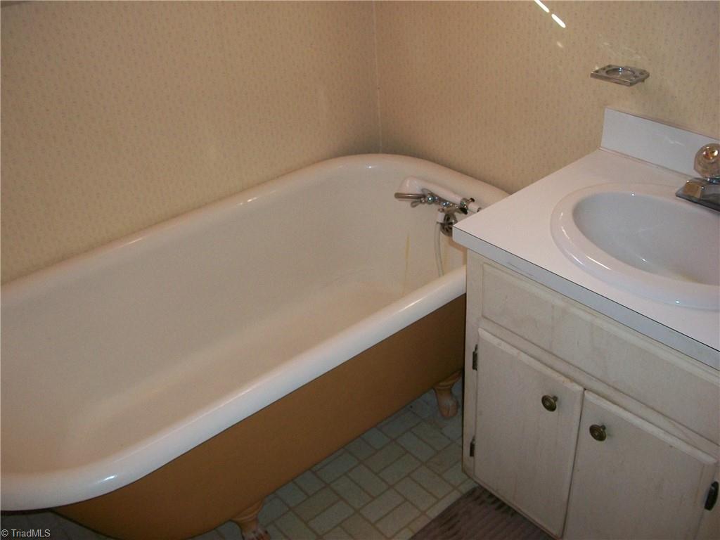 1323 Fieldcrest Road Eden, NC 27288 - Photo 4 of 13 Gallery Image 4