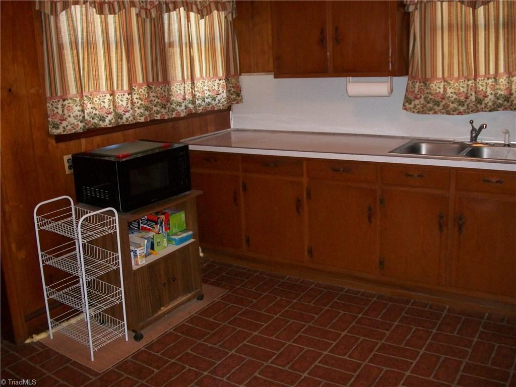 1323 Fieldcrest Road Eden, NC 27288 - Photo 5 of 13 Gallery Image 5