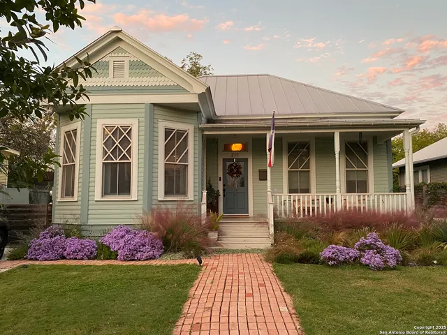 $925,000 | 211 Devine Street, San Antonio, TX 78210