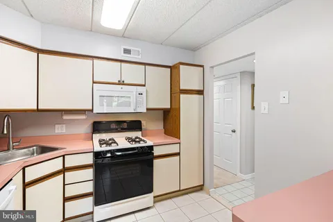 $196,000 | 401 Shawmont Avenue, Unit B, Philadelphia, PA 19128