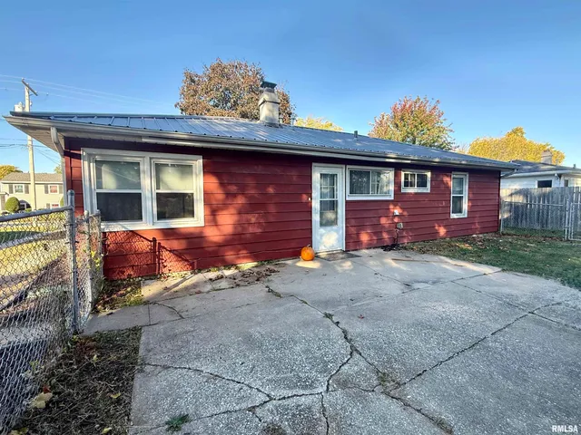 $119,900 | 943 North Hawkinson Avenue, Galesburg, IL 61401