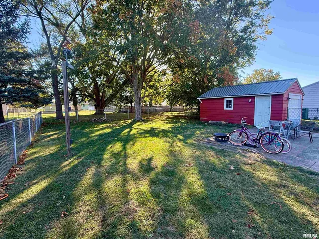 $119,900 | 943 North Hawkinson Avenue, Galesburg, IL 61401