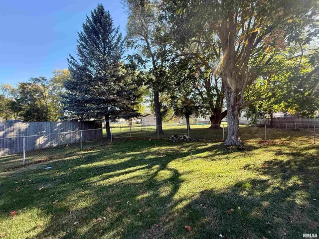 $119,900 | 943 North Hawkinson Avenue, Galesburg, IL 61401