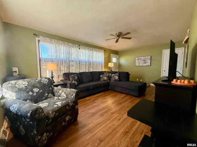 $119,900 | 943 North Hawkinson Avenue, Galesburg, IL 61401