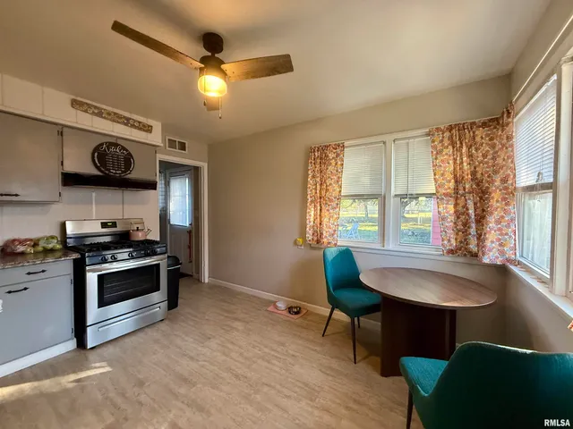 $119,900 | 943 North Hawkinson Avenue, Galesburg, IL 61401