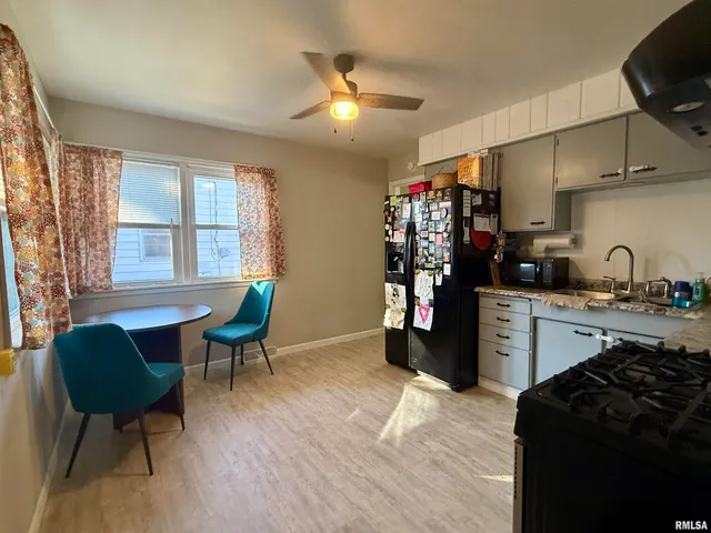 $119,900 | 943 North Hawkinson Avenue, Galesburg, IL 61401