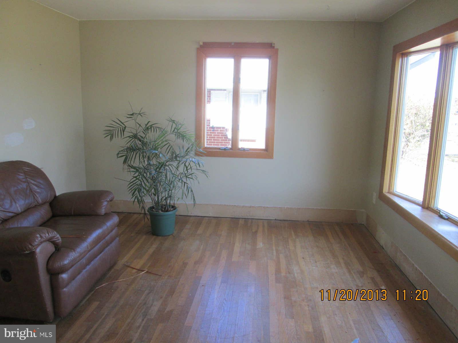 8125 Ventnor Road Pasadena, MD 21122 - Photo 14 of 21 Living Room