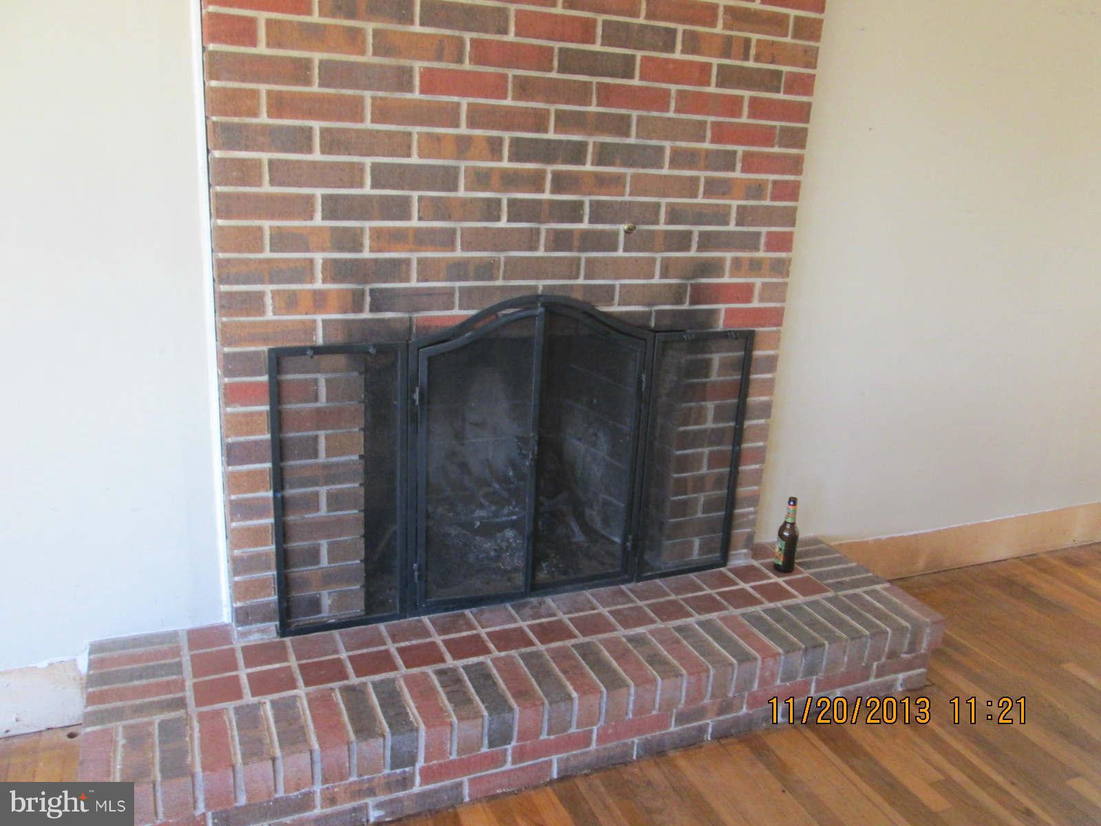 8125 Ventnor Road Pasadena, MD 21122 - Photo 16 of 21 Living Room