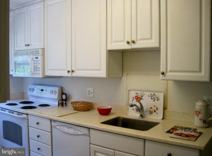 328 Stanmore Road Baltimore, MD 21212 - Photo 5 of 20 Updated kitchen w/tall cabinets/ample storage