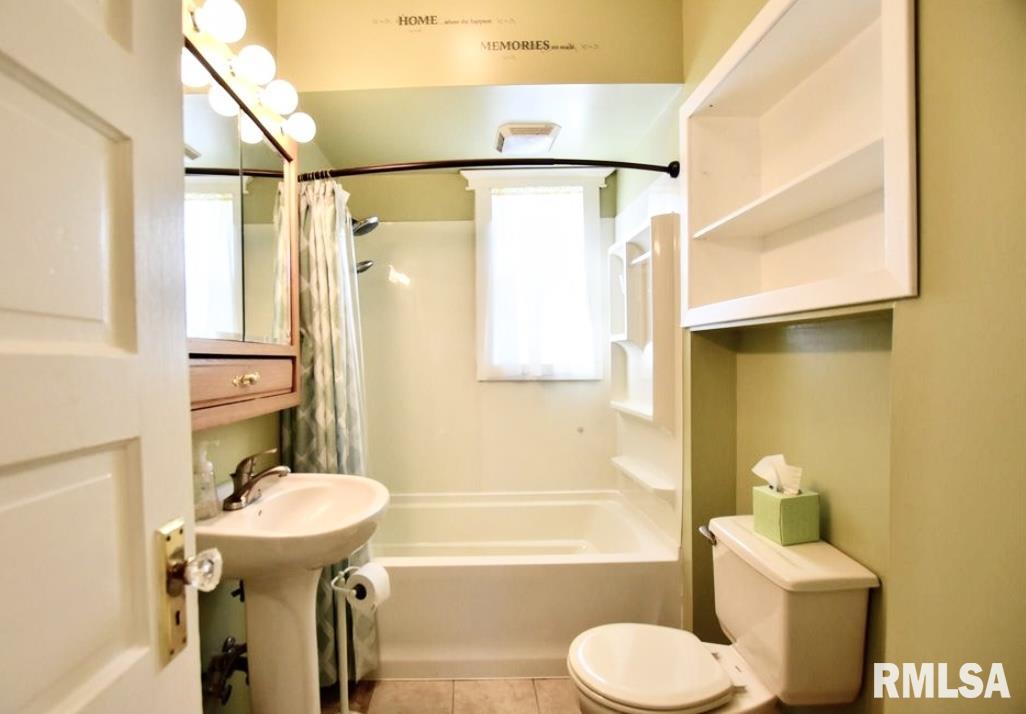2428 East Keys Avenue Springfield, IL 62702 - Photo 8 of 17