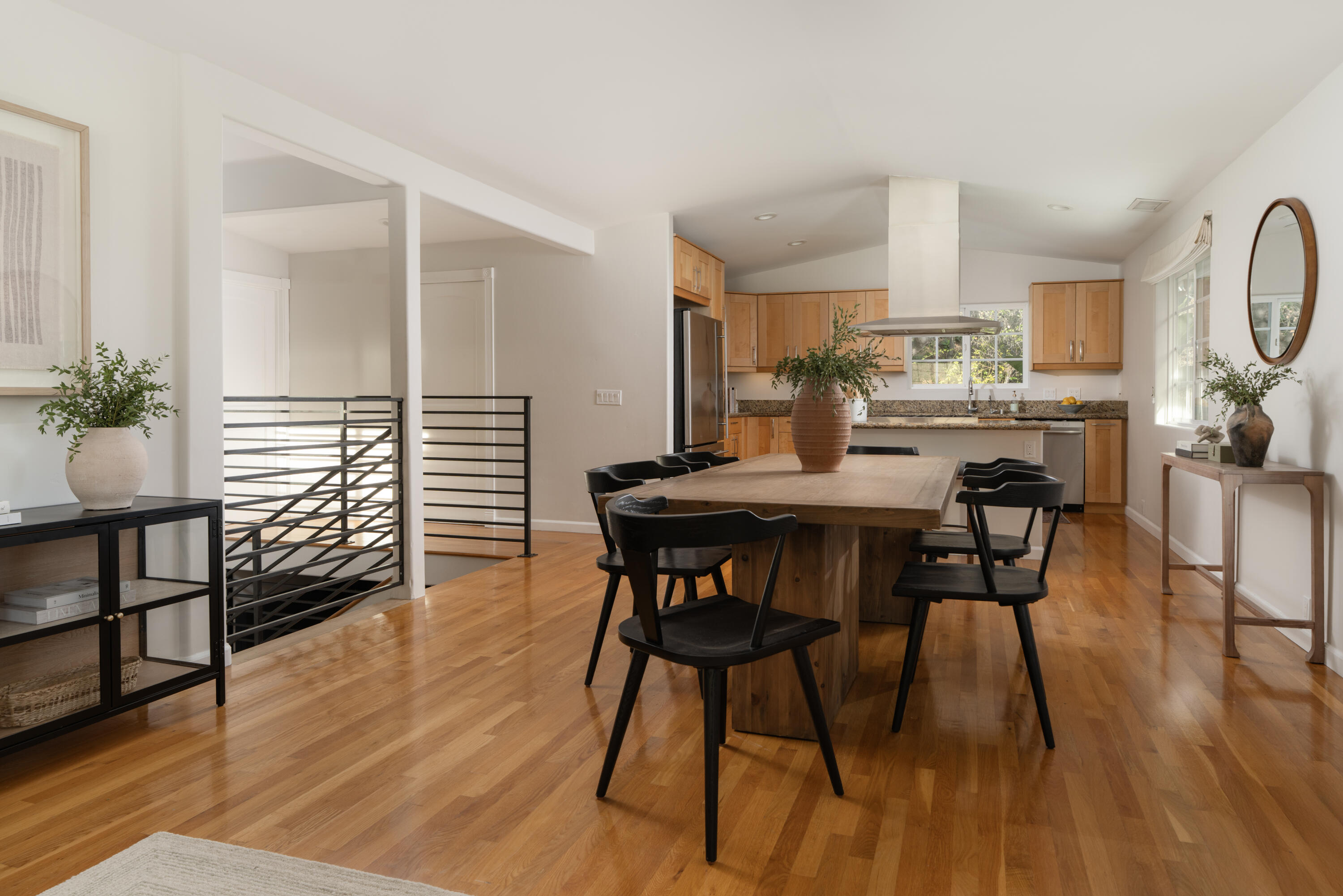 1336 Manitou Road Santa Barbara, CA 93101 - Photo 8 of 36 Dining/Kitchen