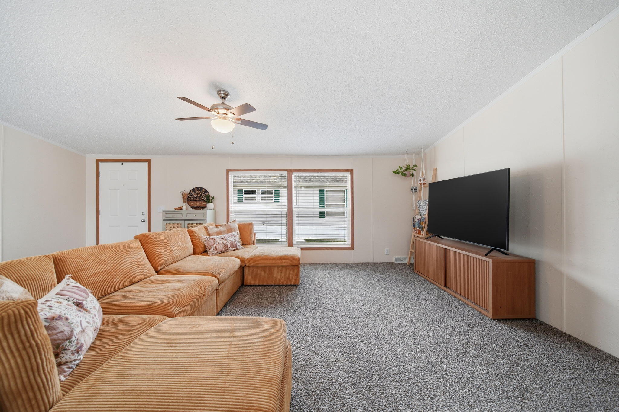 260 Storr Adrian, MI 49221 - Photo 6 of 28 8-web-or-mls-DSC01110