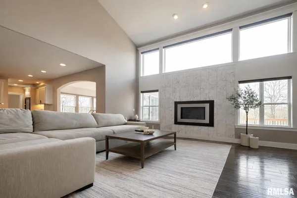 $649,900 | 11117 North Country Ridge Lane, Dunlap, IL 61525